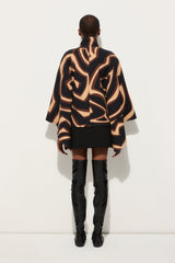 Labirinto Print Grand Poudre Cape
WOMAN Pucci
