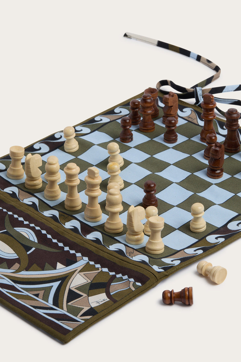 Vivara Print Travel Chess Set
  Pucci