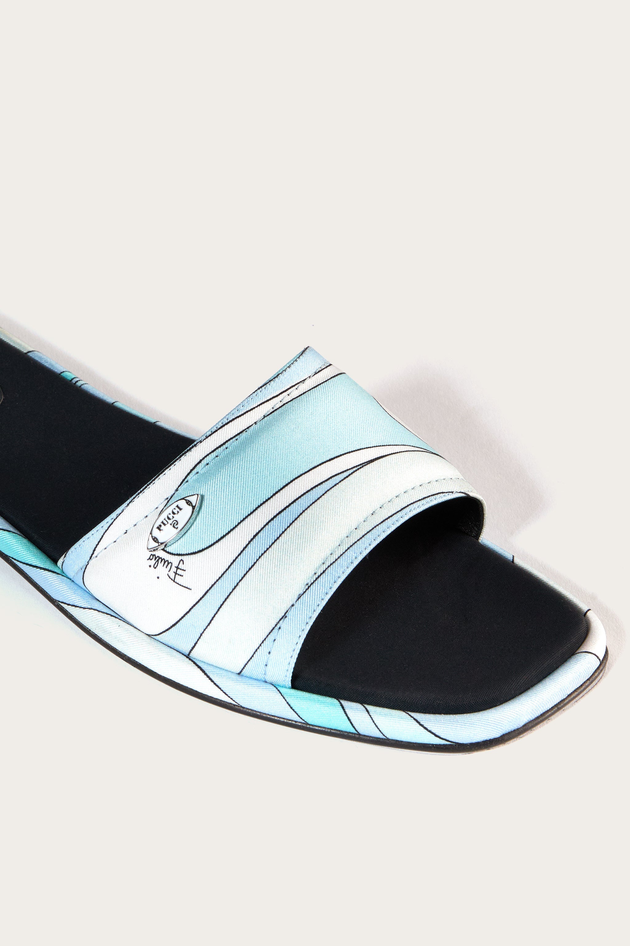 Yummy Sandals
 WOMAN Pucci