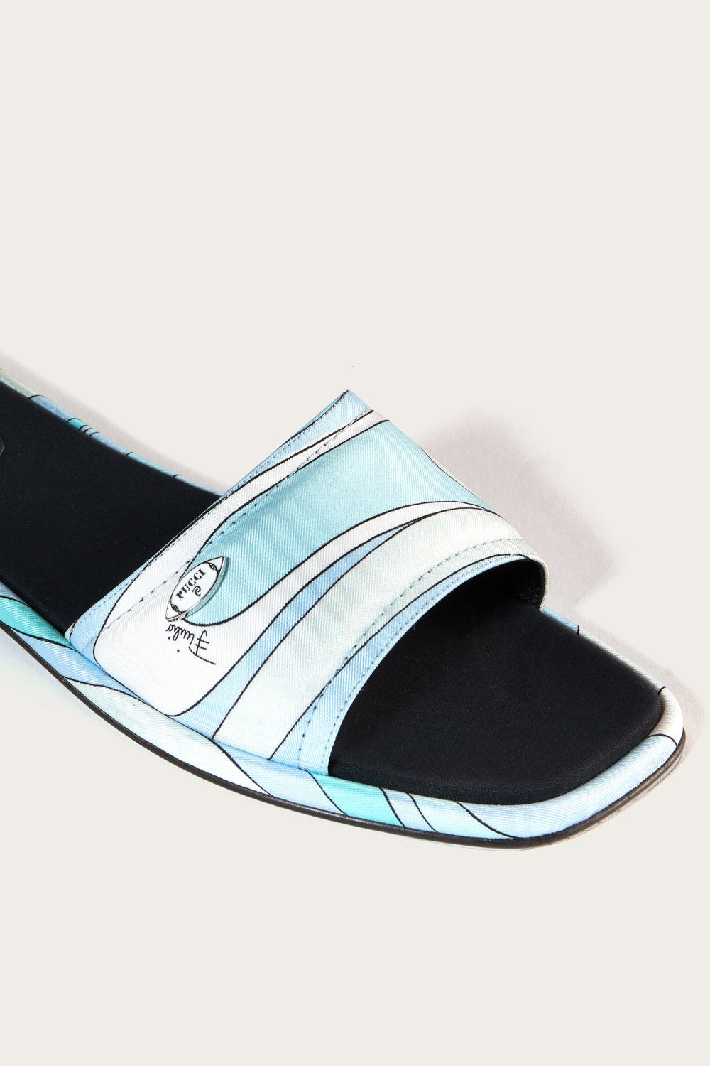 Yummy Sandals
 WOMAN Pucci