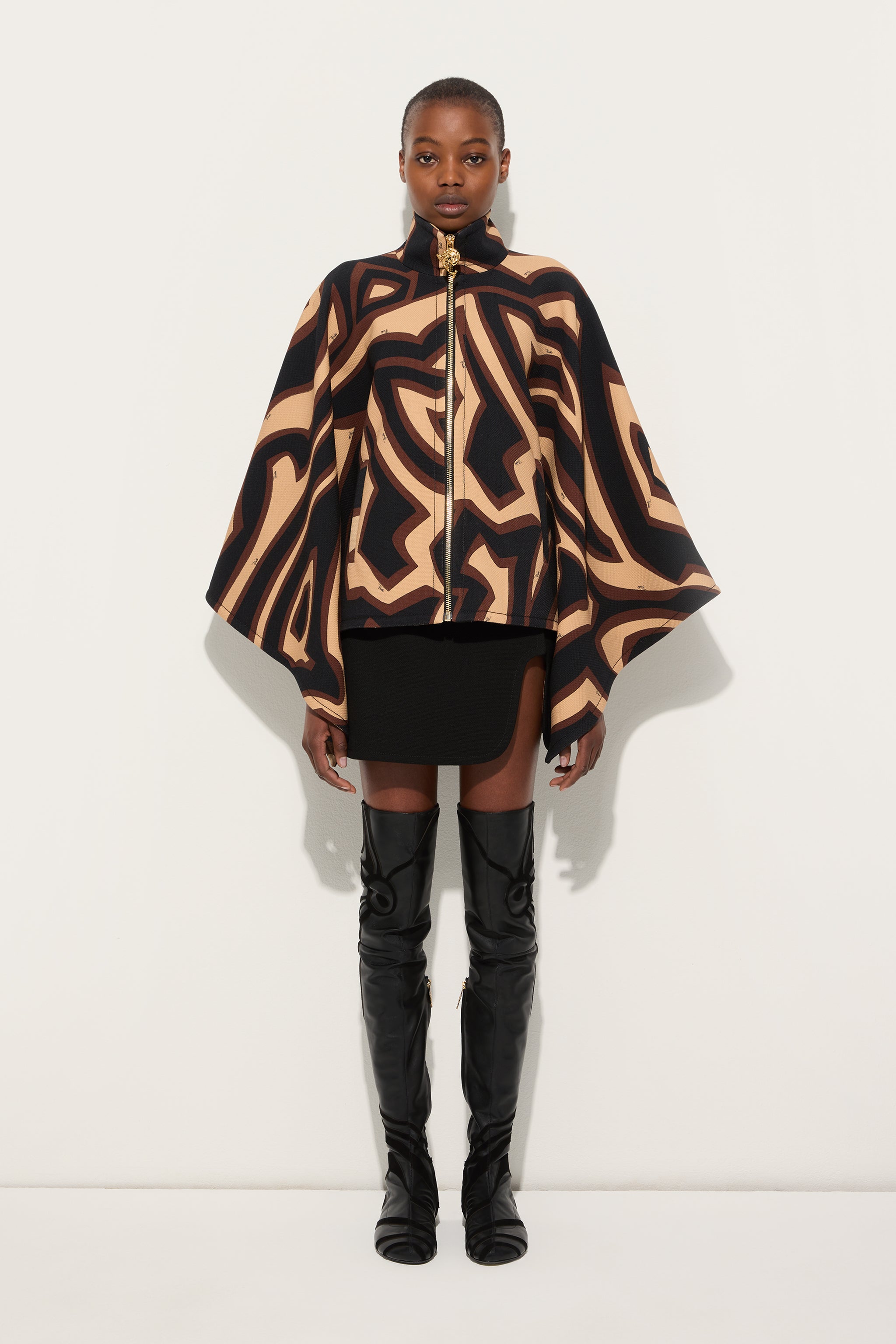 Labirinto Print Grand Poudre Cape
 WOMAN Pucci