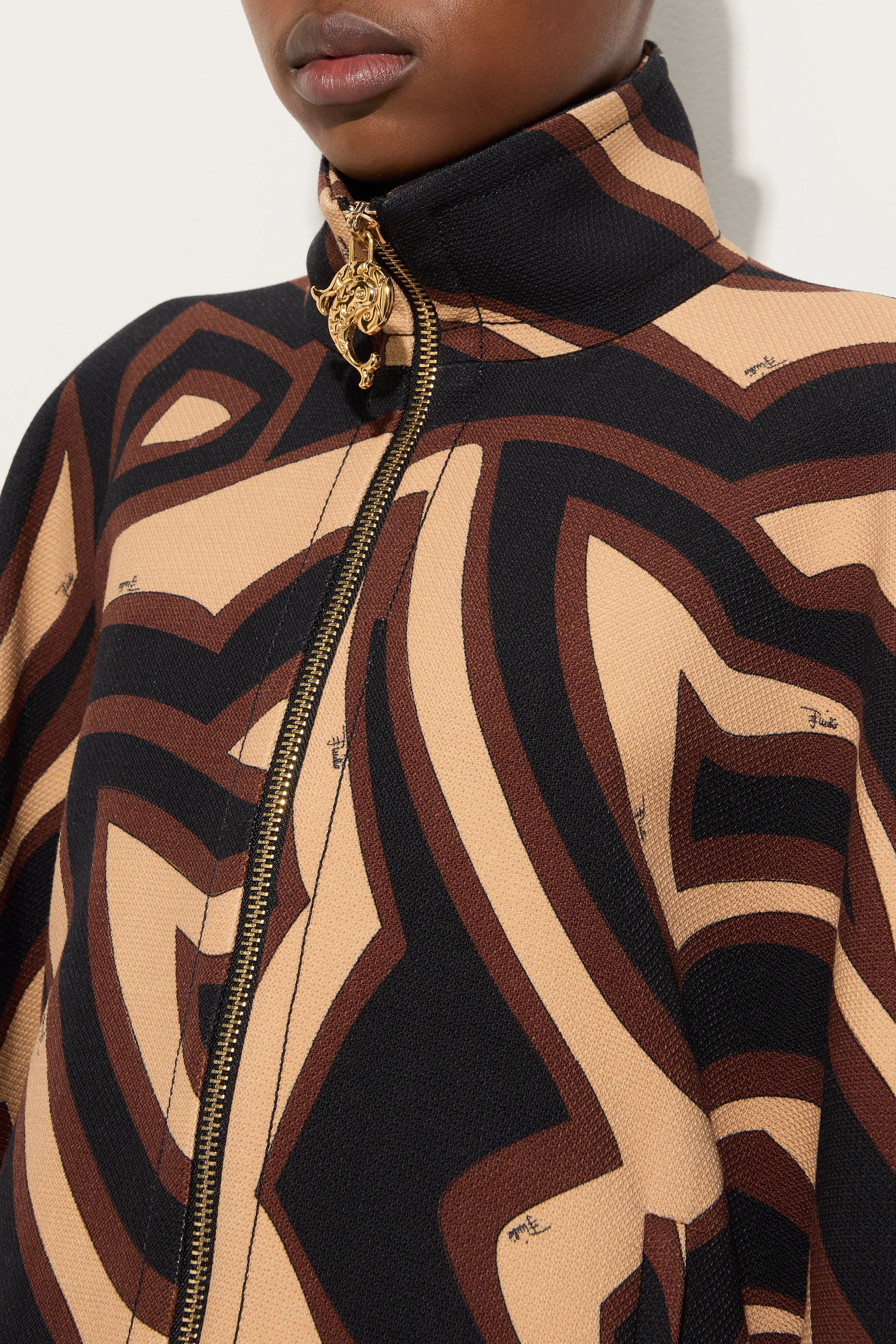 Labirinto Print Grand Poudre Cape
 WOMAN Pucci