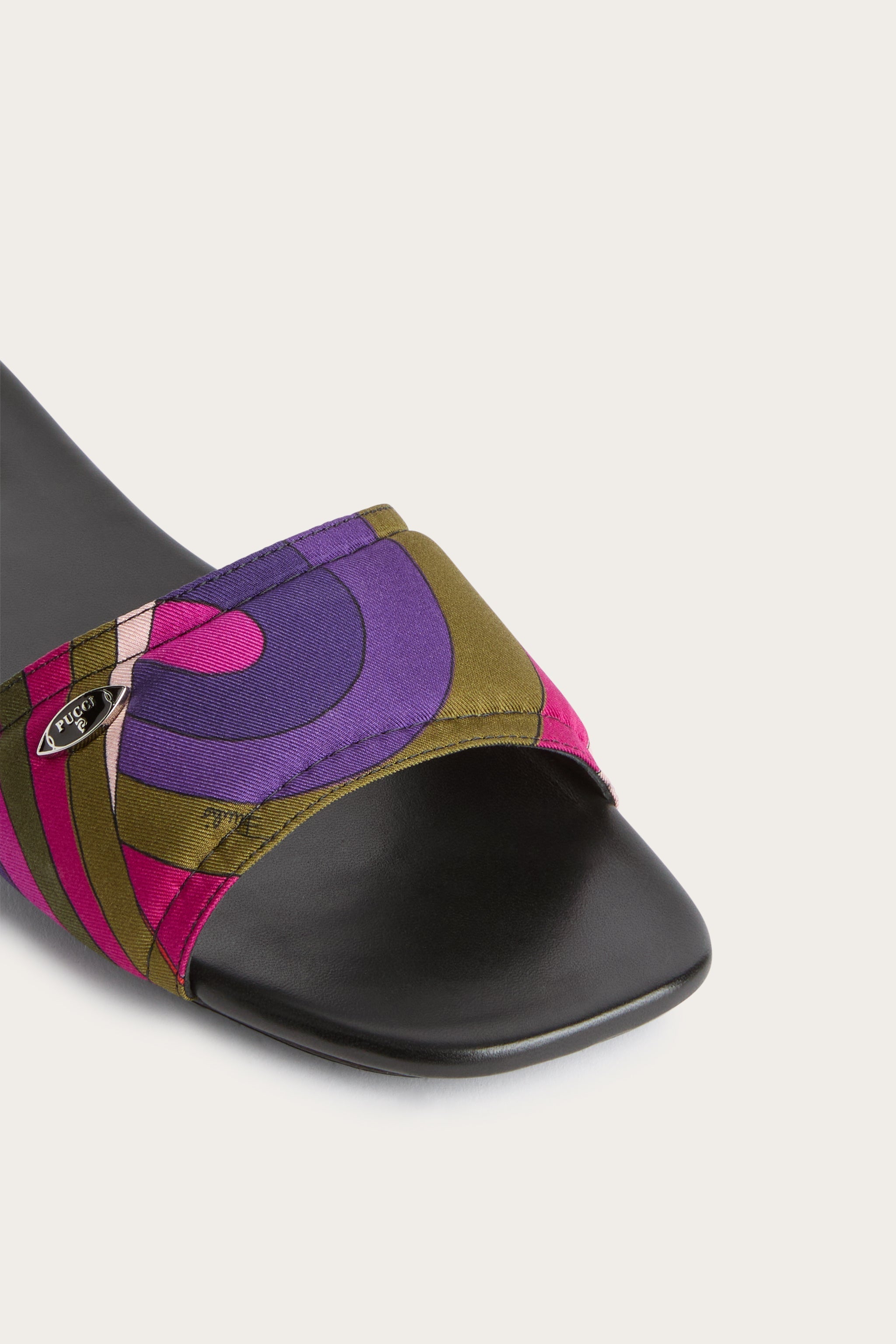 Yummy Sandals
 WOMAN Pucci