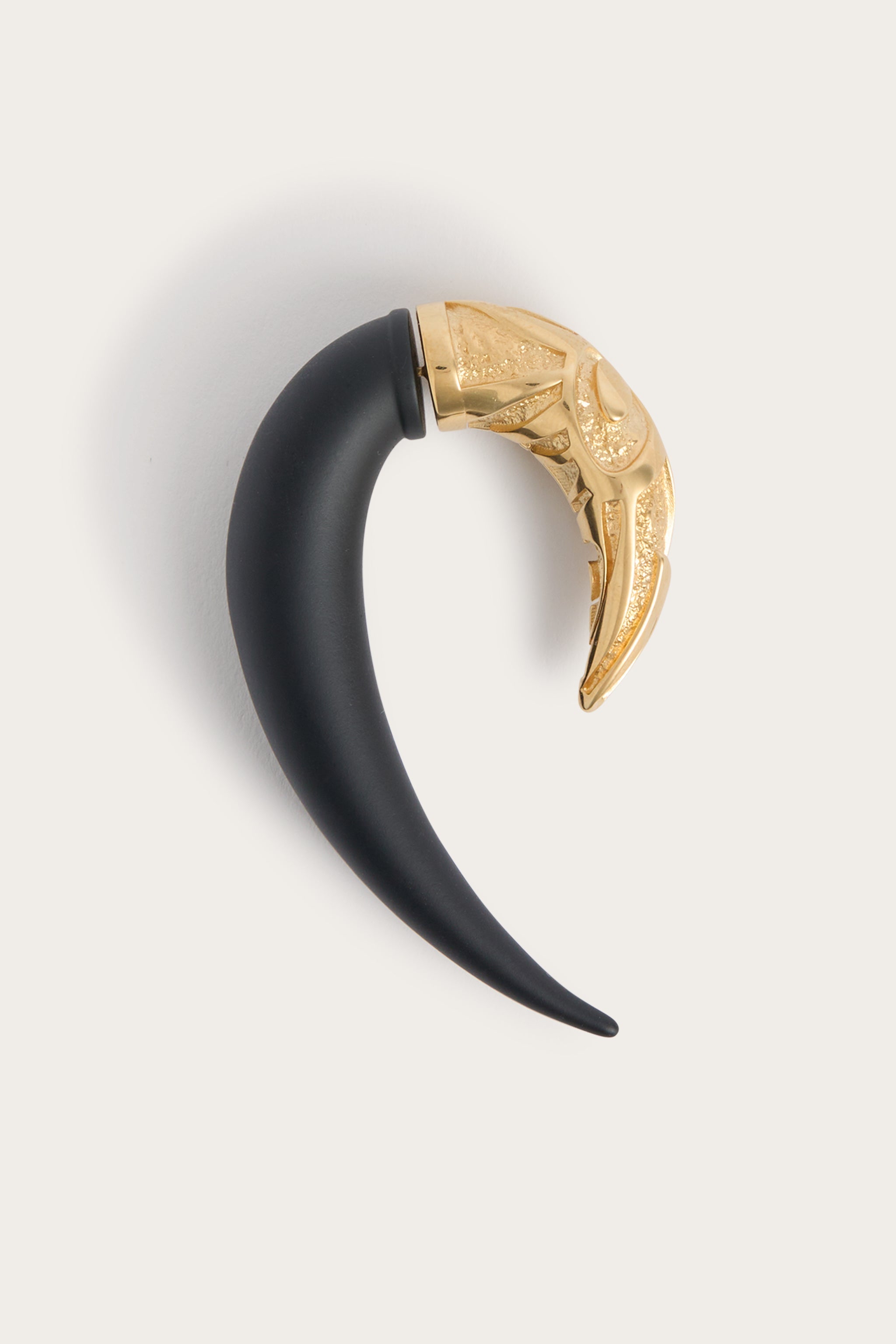 Horn-Shaped Earring
 WOMAN Pucci