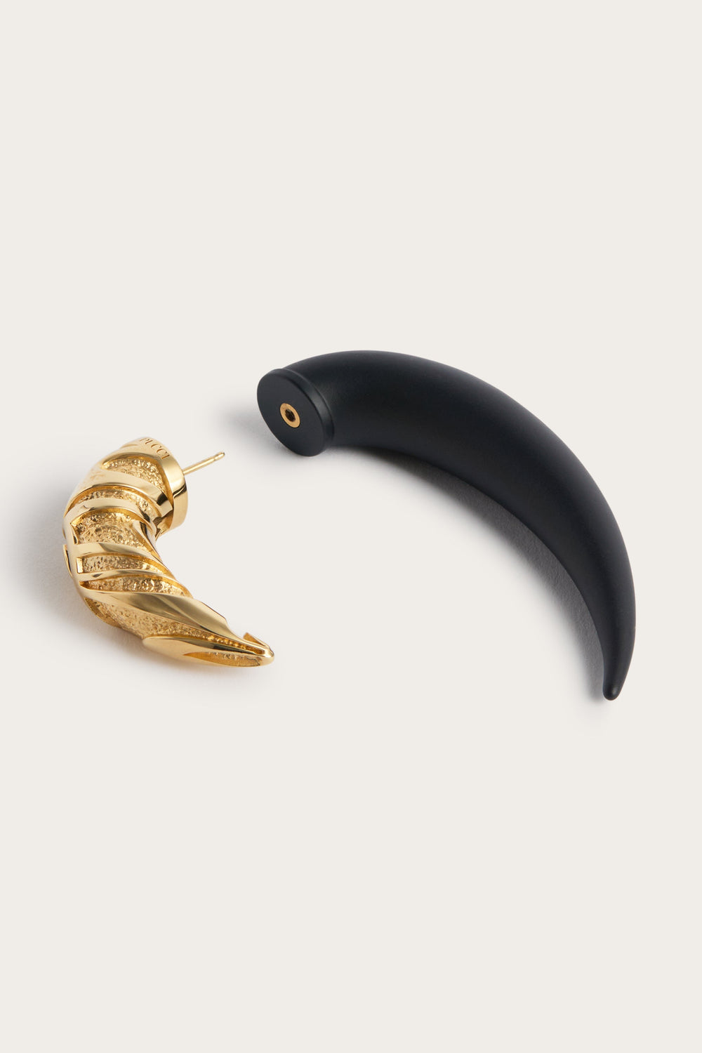 Horn-Shaped Earring
 WOMAN Pucci