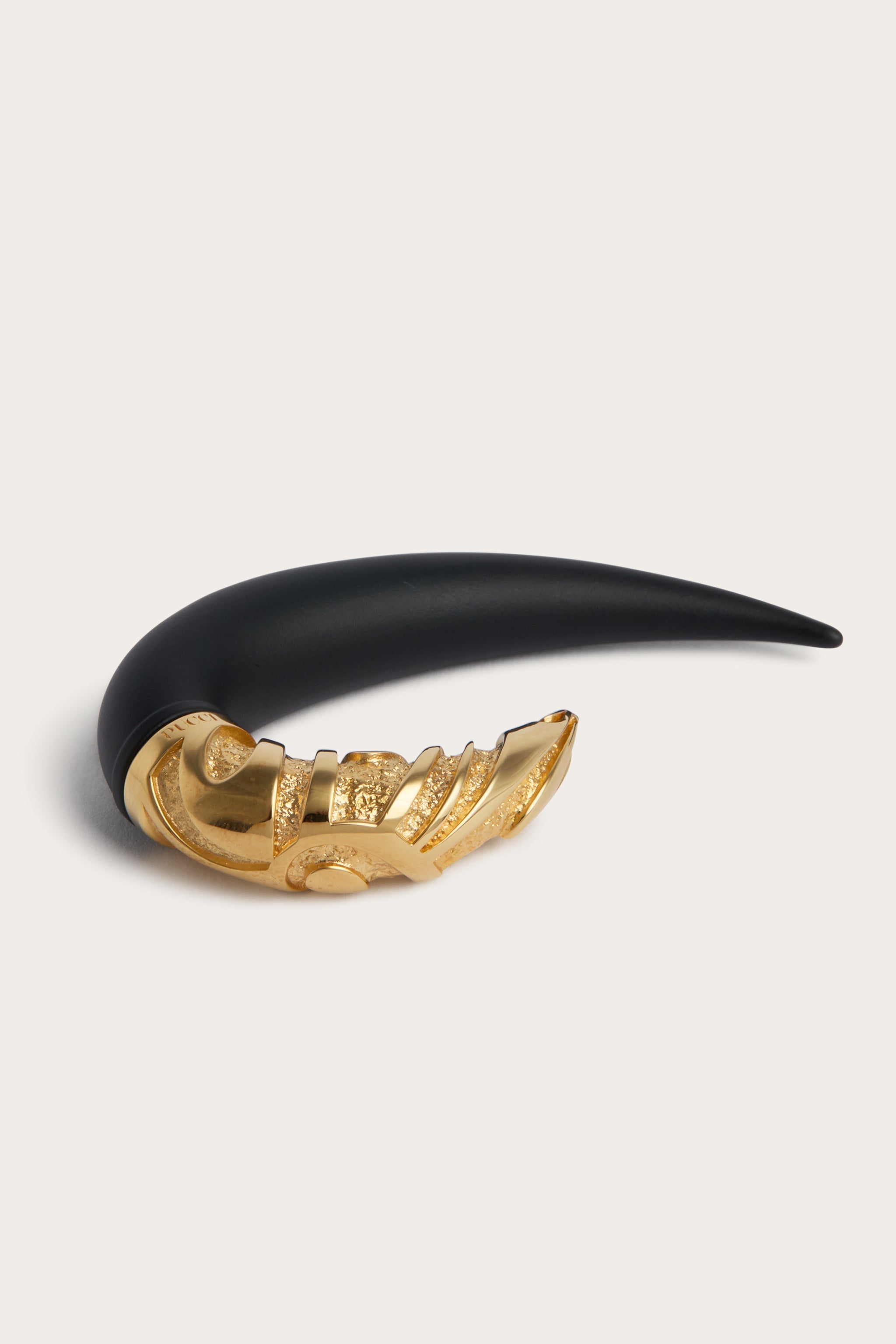 Horn-Shaped Earring
 WOMAN Pucci