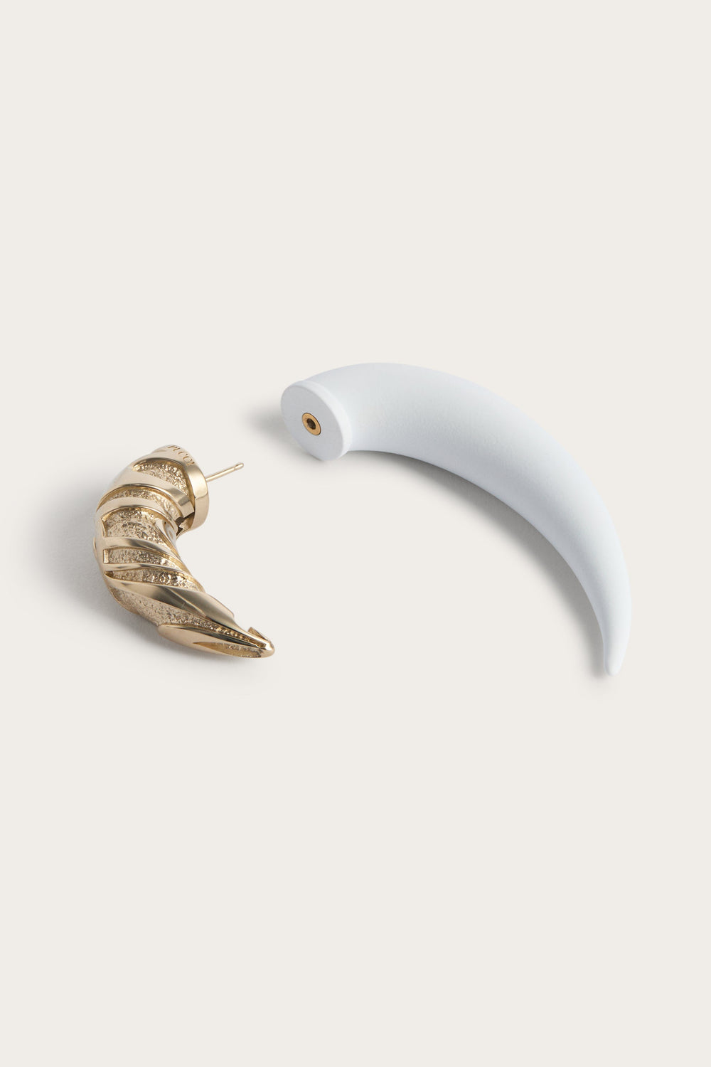 Horn-Shaped Earring
 WOMAN Pucci