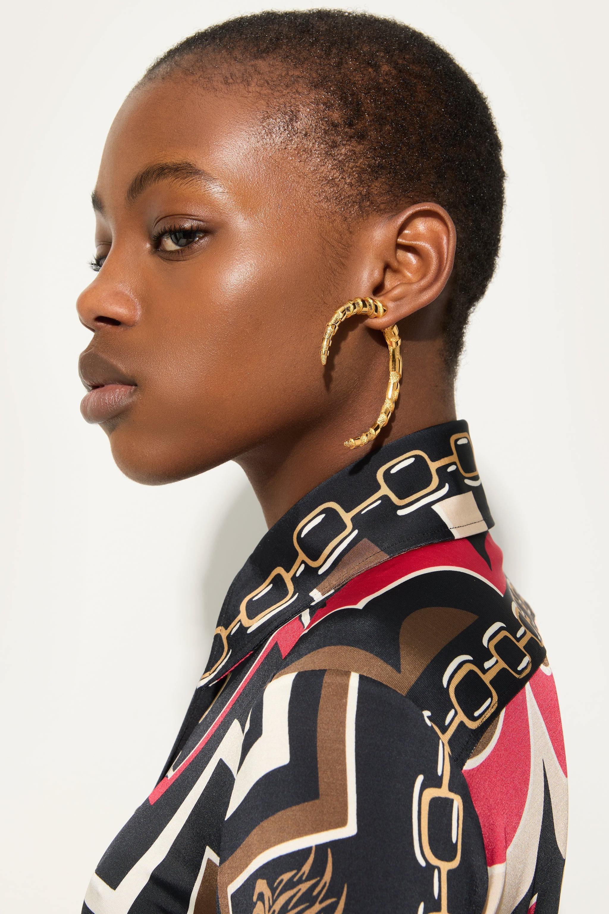 Horn Earring with Marmo Texture
 WOMAN Pucci