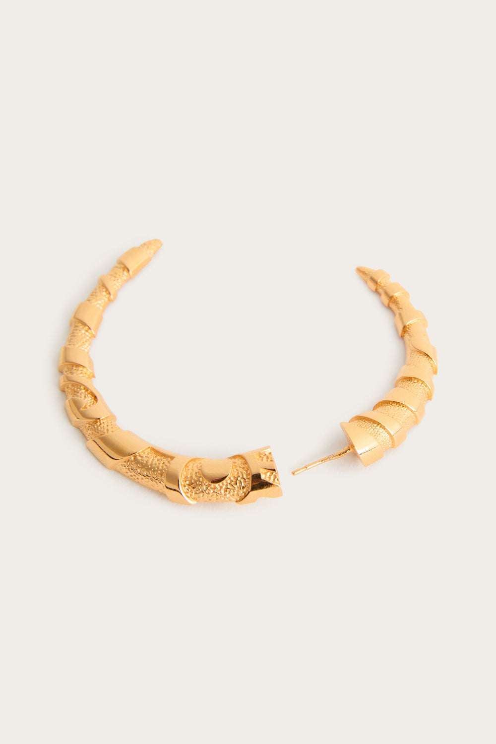 Horn Earring with Marmo Texture
 WOMAN Pucci