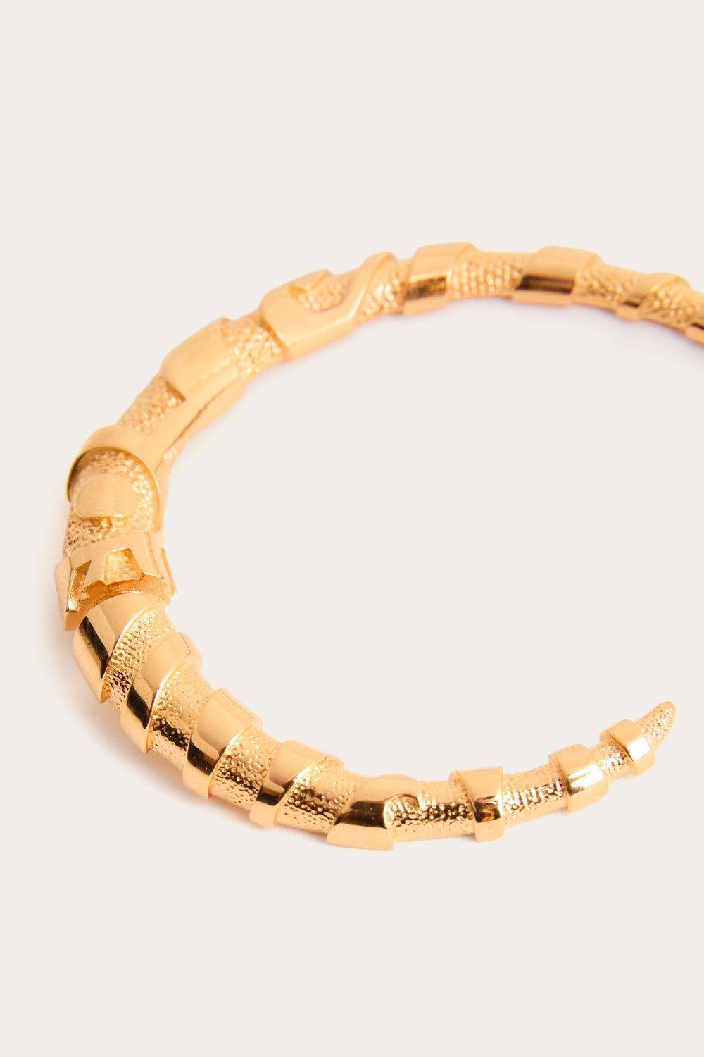 Horn Earring with Marmo Texture
 WOMAN Pucci