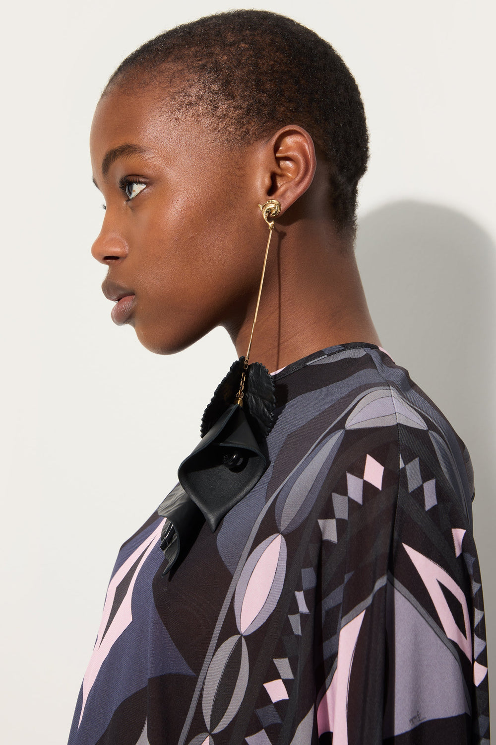Mono Earring with Leather Flowers
 WOMAN Pucci