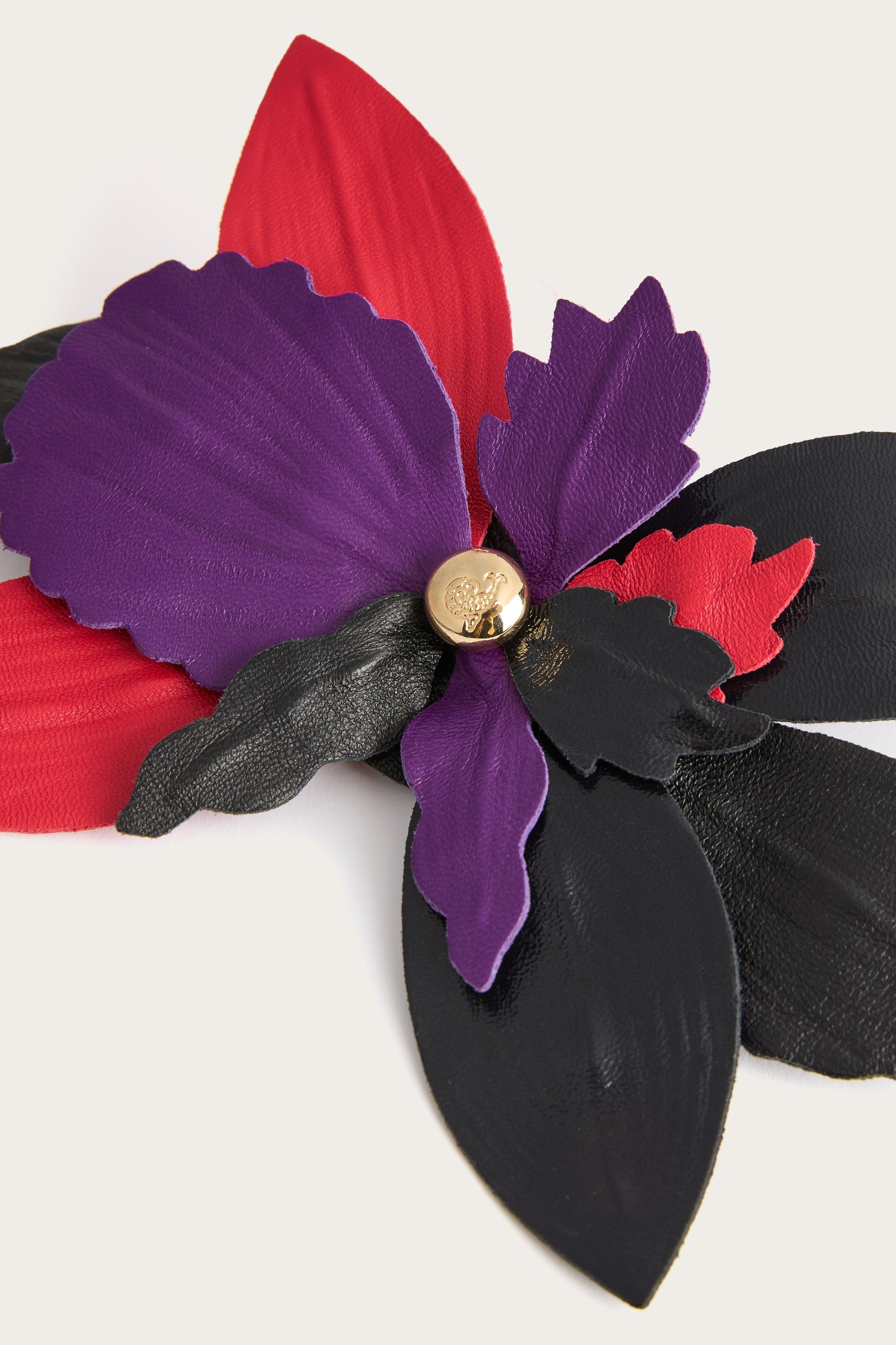 Leather Flower Brooch
 WOMAN Pucci