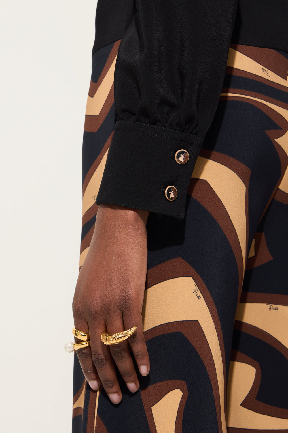 Multifinger Horn Ring with Marmo Texture
 WOMAN Pucci