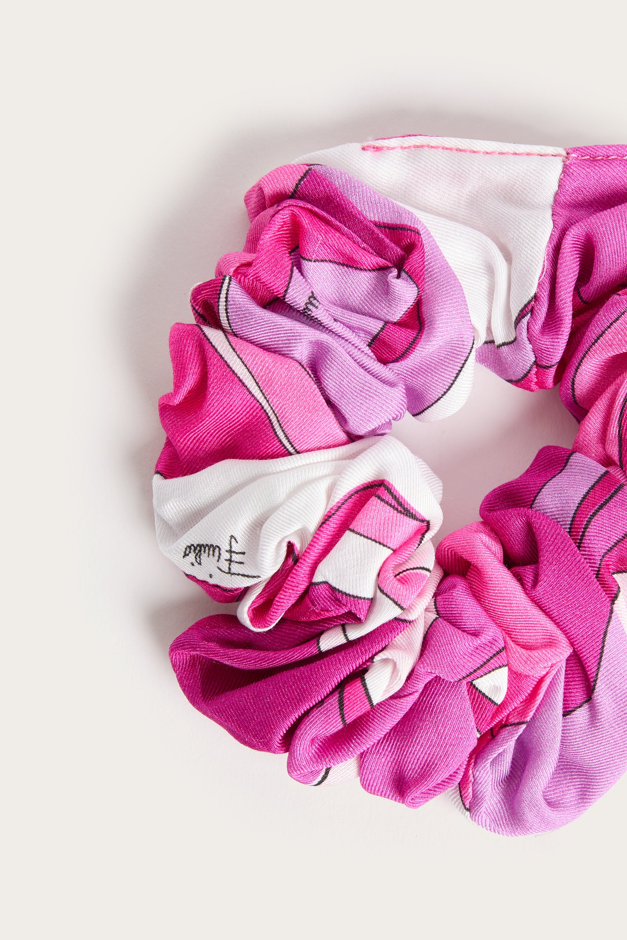 Onde Print Scrunchies
  Pucci