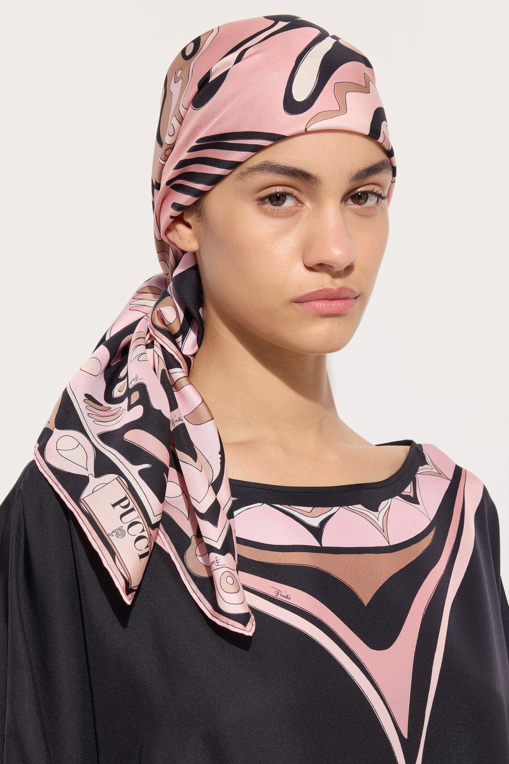 Angoli Print Silk Carre
 WOMAN Pucci