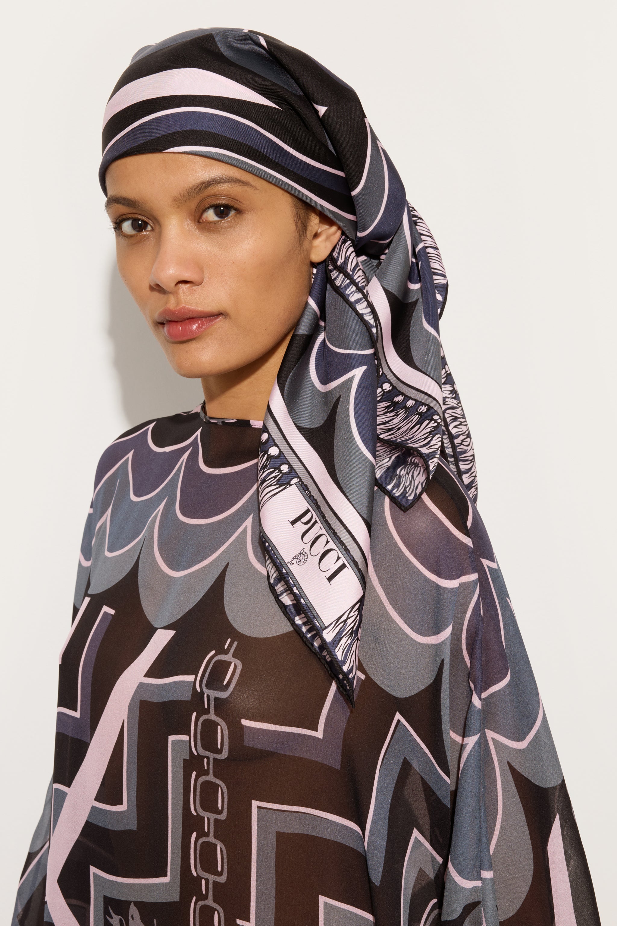 Istrice Print Silk Carre
 WOMAN Pucci