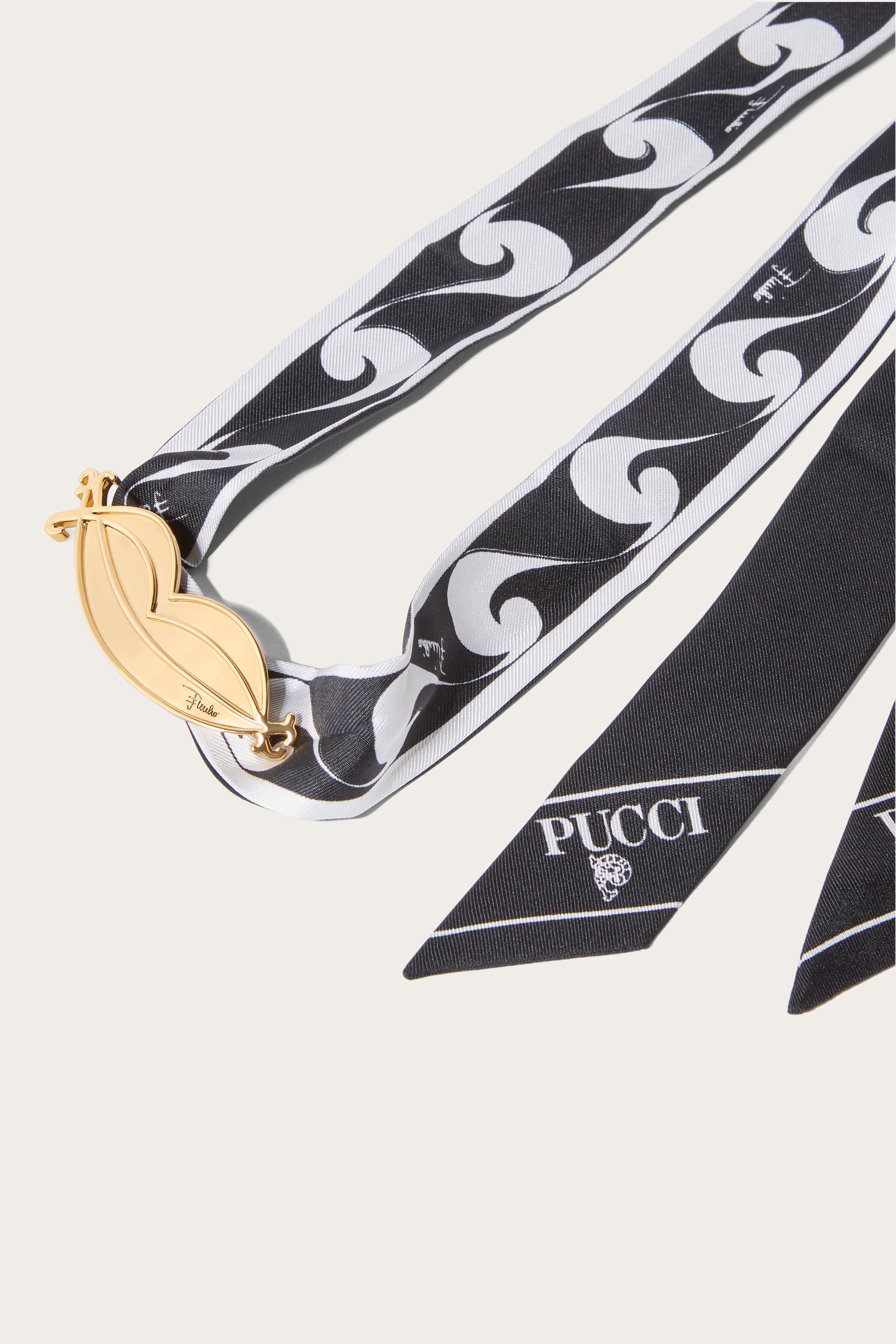Silk choker
 WOMAN Pucci